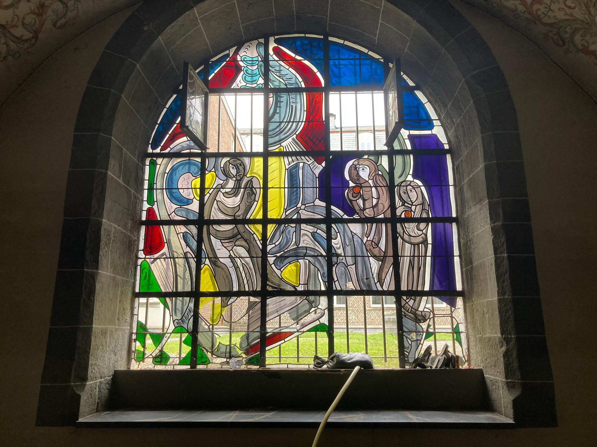 Die Fenster von Wilhelm Buschulte in der Krypta von St. Kornelius in Kornelimünster waren zerstört.
