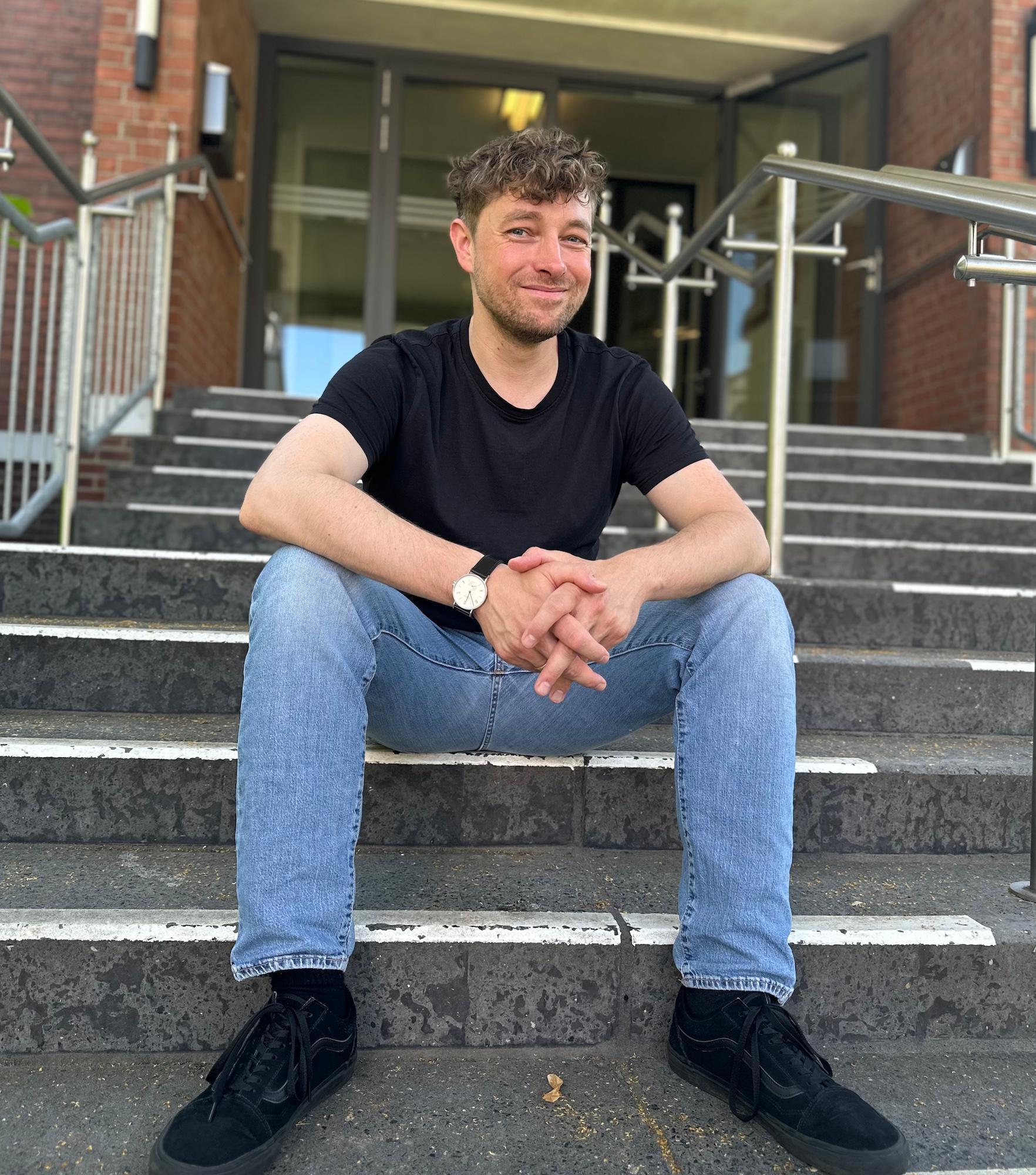 Max Heller wurde im Frühjahr ordiniert. Der 40-Jährige war zunächst bis Ende Juni als evangelischer Pfarrer in der Eifel eingesetzt, wo er  bereits sein Vikariat absolviert hatte. Seit Juli ist er in  Aachen-Brand tätig.