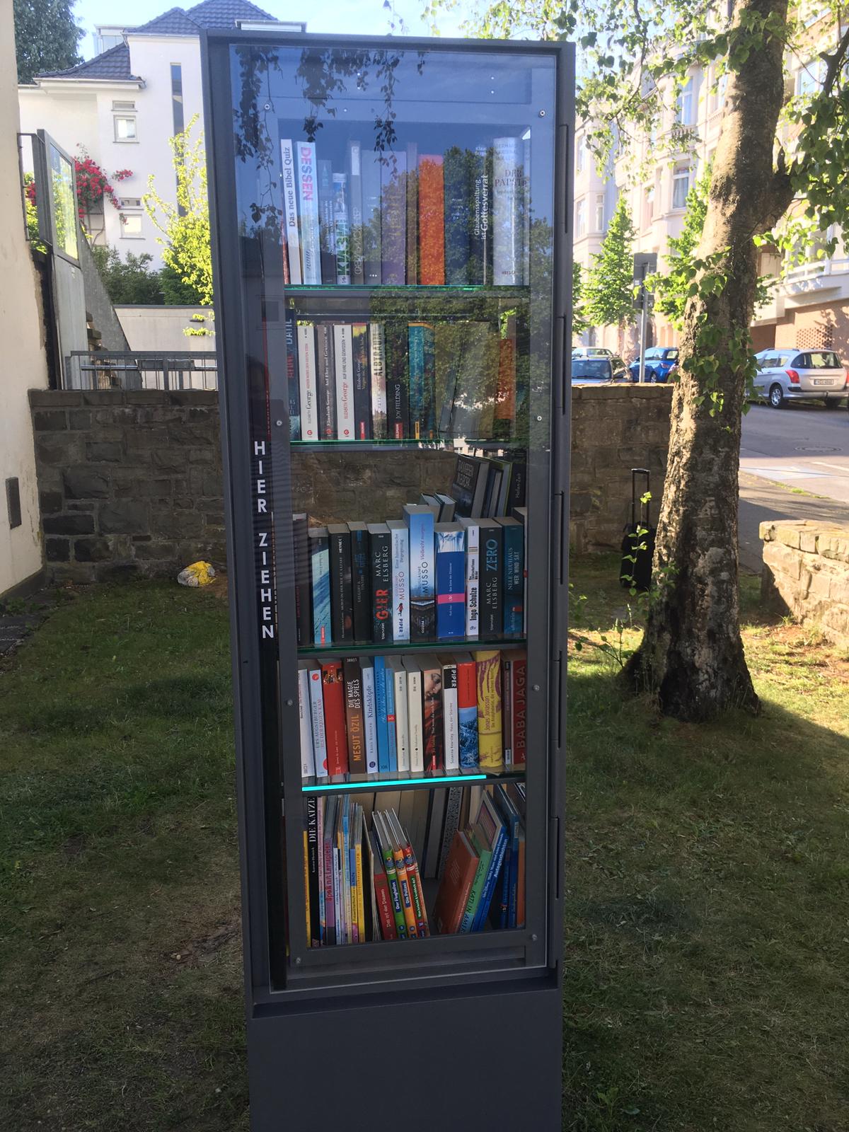 Bücherschrank (c) Claudia Franke